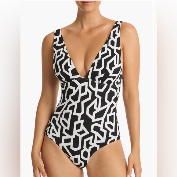 Stylish Black and White Geometric Women Swim One Piece - Picture 6 of 7